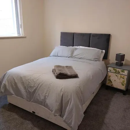 2 Large Bedroom Apartment- Wifi & Parking Fleetwood Exterior photo