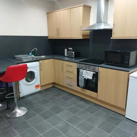 2 Large Bedroom Apartment- Wifi & Parking Fleetwood Exterior photo