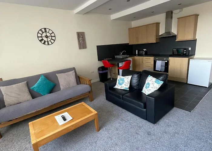2 Large Bedroom Apartment- Wifi & Parking