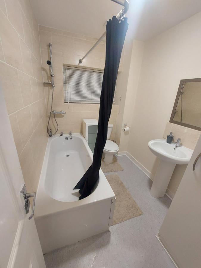 2 Large Bedroom Apartment- Wifi & Parking Apartment *