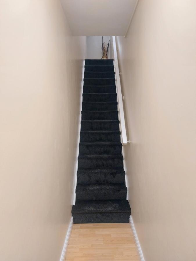 2 Large Bedroom Apartment- Wifi & Parking Apartment *